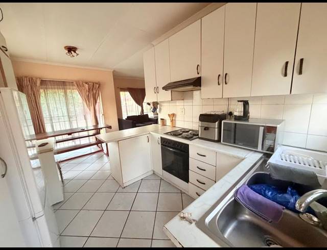 2 BEDROOM TOWNHOUSE FOR SALE IN VANDERBIJLPARK CE 2